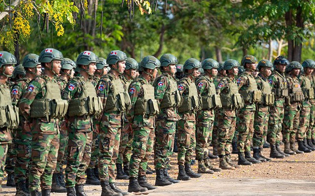 Hai đội tuần tra đi ngang qua nhau, mìn bỗng nổ, 4 binh sĩ bị thương: Campuchia - Thái Lan phản ứng sao?