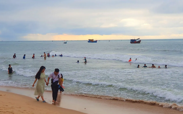 Phản ứng của chồng ở bãi biển quá kinh khủng, tôi quyết định bỏ về trước và câm lặng những ngày sau đó