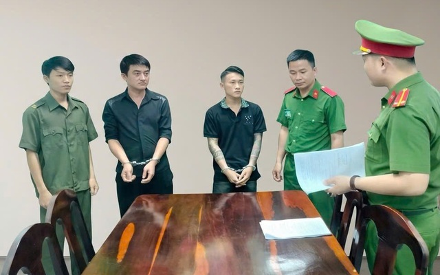 Từ số tiền gần 15 triệu đồng, công an bắt 2 thanh niên sinh năm 2006