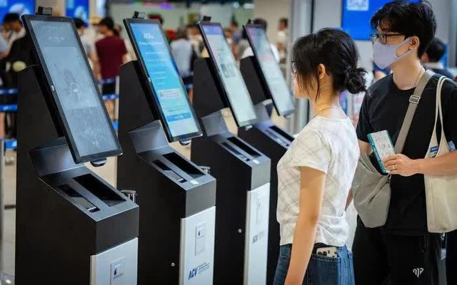 Nội Bài triển khai kiosk mới, xác thực hành khách trong khoảng 10 giây