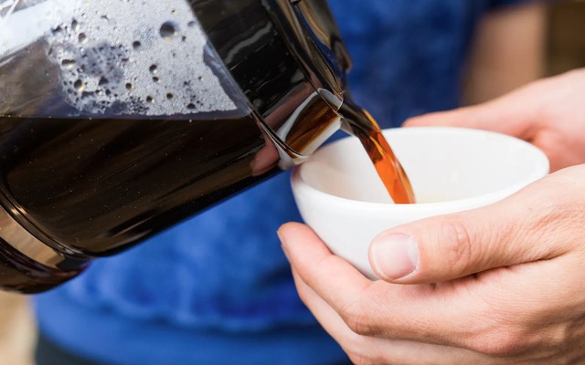 So sánh gan của người uống cà phê và người không uống, phát hiện điều bất ngờ