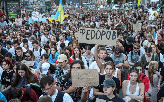 Biểu tình lớn ở Ukraine: Hàng nghìn người đòi phục chức cho Bộ trưởng Quốc phòng bị ông Zelensky sa thải