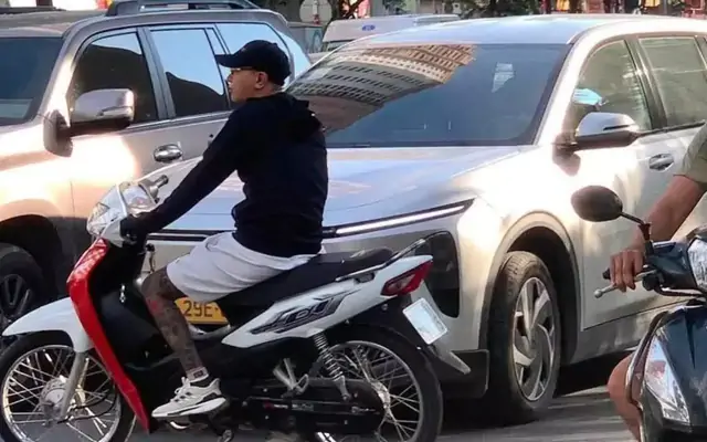Xác minh clip ô tô vượt lên chèn ngã thanh niên đi xe máy