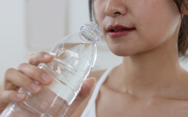 Uống 3.000ml nước trong vòng 2 giờ, người phụ nữ 33 tuổi bị phù não
