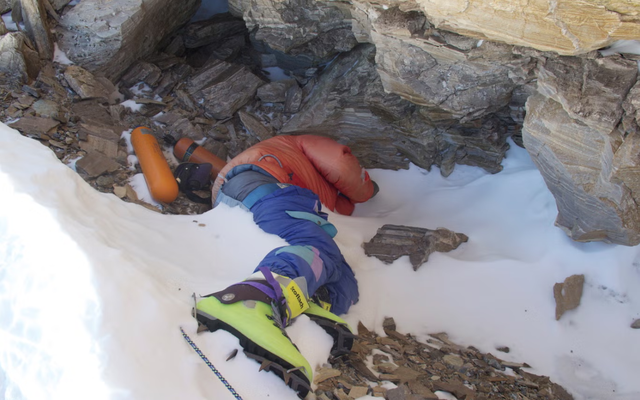 Sau 30 năm, thi thể "Giày xanh" đóng băng trên đỉnh Everest sắp được đưa về nhà