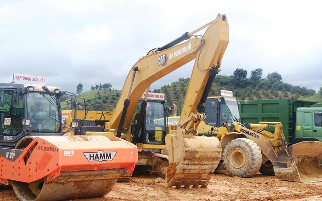 Sau gần 8 tháng khởi công, dự án cao tốc xuyên rừng đẹp nhất Việt Nam do Tập đoàn Sơn Hải đầu tư có tiến độ ra sao?
