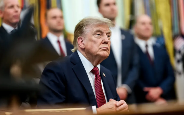 Bà Hillary Clinton nêu điều kiện để ông Trump được đề cử Nobel Hòa bình