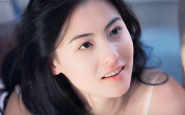 'Ngọc nữ Hong Kong' đẹp không góc chết, U50 làm mẹ đơn thân nuôi 3 con