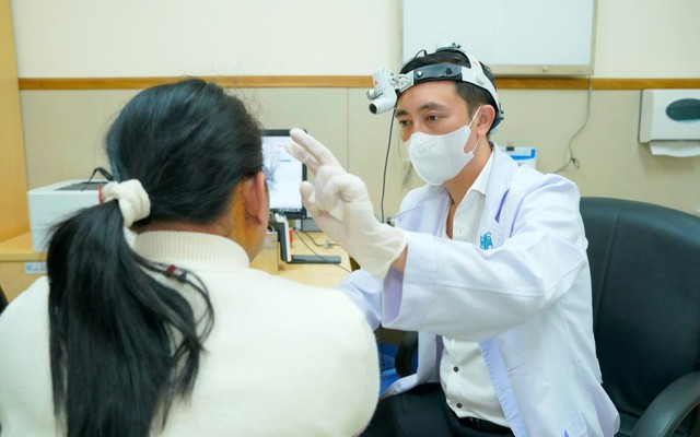 Đột ngột điếc hai tai ở tuổi 30