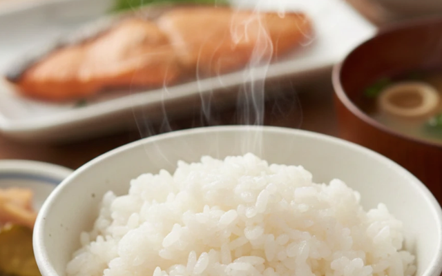 3 thói quen ăn cơm cần bỏ ngay