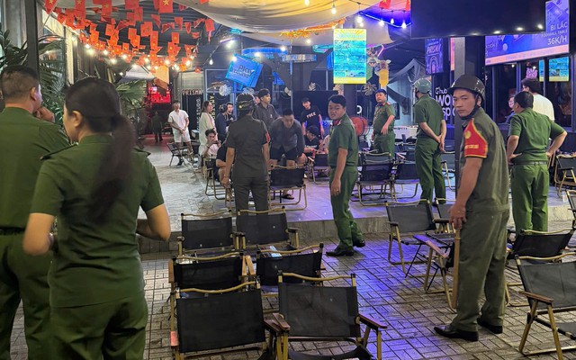 Công an ra quân, kiểm tra 469 người tại chợ đầu mối, các cơ sở kinh doanh dịch vụ ăn uống...
