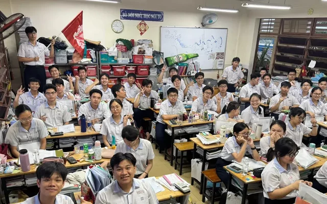 Nóng: Một lớp có 46/47 học sinh trúng tuyển khối ngành sức khỏe, 2 em đạt 30 điểm