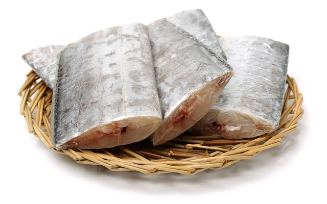 Không phải cá hồi, loại cá bình dân này giàu canxi gấp 4 lần sữa, DHA cũng cao đáng nể