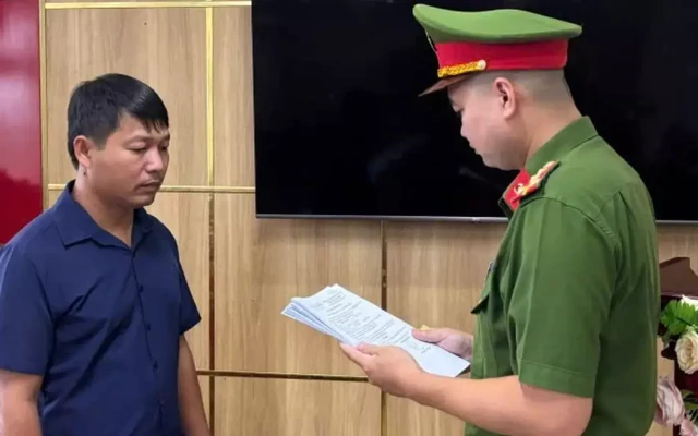 Khởi tố chủ cơ sở dùng hơn 163 tấn chất thải làm gạch