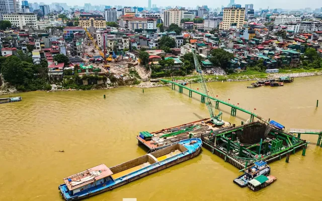 Chủ tịch Hà Nội yêu cầu tăng tốc 7 cầu qua sông Hồng: Không chậm tiến độ vì vướng phối hợp