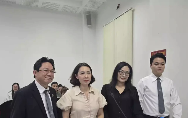 Tạm đình chỉ vụ ly hôn nghìn tỷ của vợ chồng bác sĩ ở TPHCM