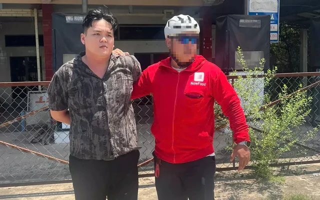 Dí dao vào cổ nữ chủ quán cà phê, cướp tiền và vàng