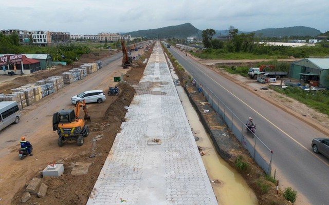 Tuyến đường sắt 9.000 tỷ trên đảo của VN sắp lập kỷ lục chưa từng có: Thi công thần tốc chỉ 17 tháng