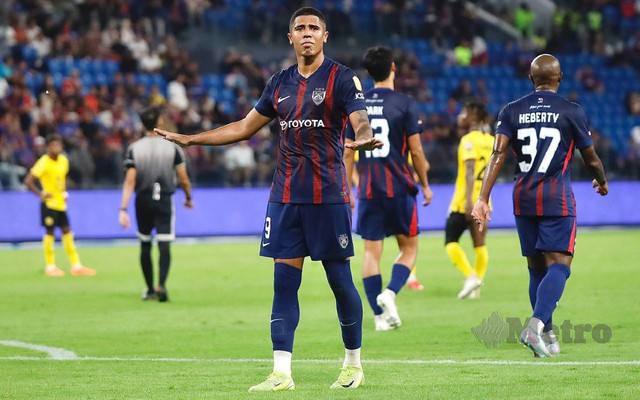 Trước ngày đấu Việt Nam, Malaysia nhập tịch tiền đạo vừa sút tung lưới Chelsea