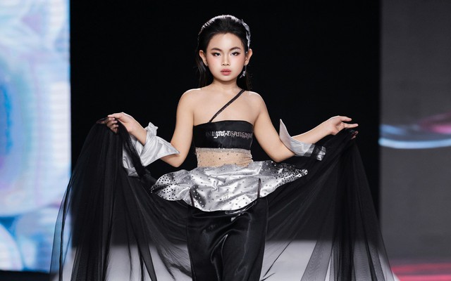 Người mẫu Trúc Hà xuất hiện trong 4 bộ sưu tập, đảm nhận 2 vị trí quan trọng