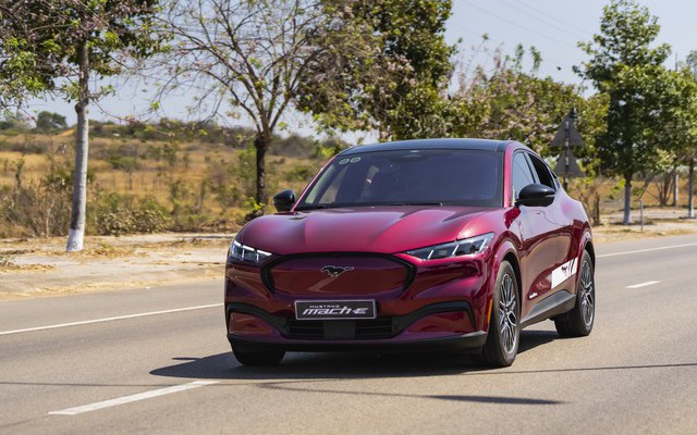 Mẫu xe điện đầu tiên của Ford tại Việt Nam giảm gần 1 tỷ đồng, doanh số tăng 75 lần