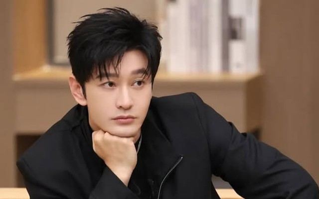 Bạn gái mới kém 22 tuổi của Huỳnh Hiểu Minh khác xa AngelaBaby