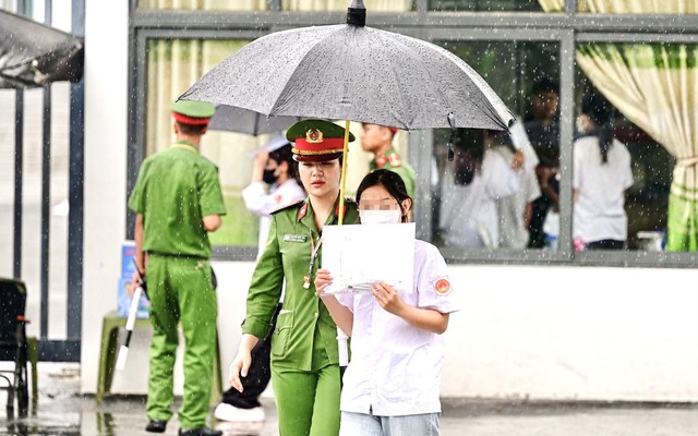 Sáng nay, hơn 300 thí sinh chuyên Tuyên Quang vào buổi thi cuối 2 môn tự chọn