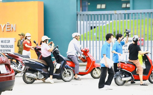 Đề Vật lý thi lại tốt nghiệp tại THPT chuyên Tuyên Quang