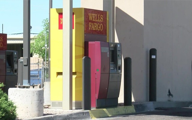Phát hiện túi bọc chứa hơn 5,3 tỷ đồng tiền mặt bị bỏ lại cạnh cây ATM