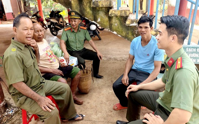 Sĩ quan quân đội, công an, cán bộ nghỉ hưu có thể được chọn làm người có uy tín