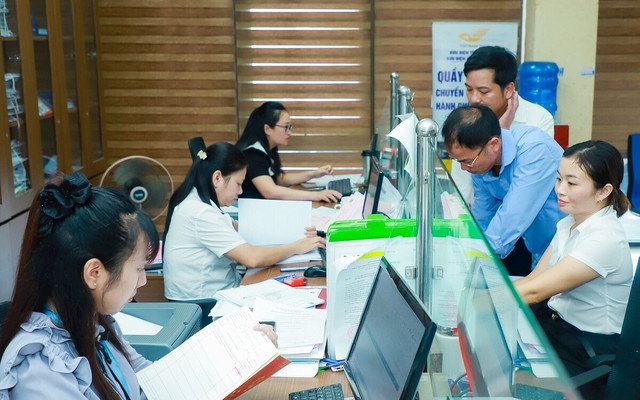 Bộ Nội vụ sẽ tham mưu điều chỉnh lương khu vực công nhằm động viên cán bộ
