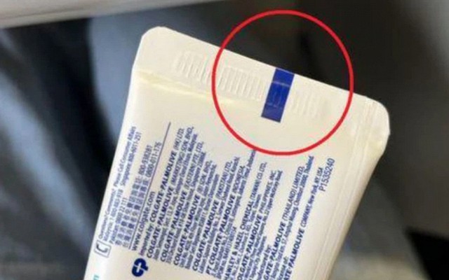 Vì sao tuýp kem đánh răng nào cũng có ký hiệu màu ở đuôi? Hỏi 10 người chỉ 1 người trả lời đúng