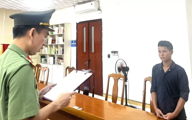 Nhặt được súng trong nghĩa trang mang đi bắn chim, người đàn ông bị khởi tố
