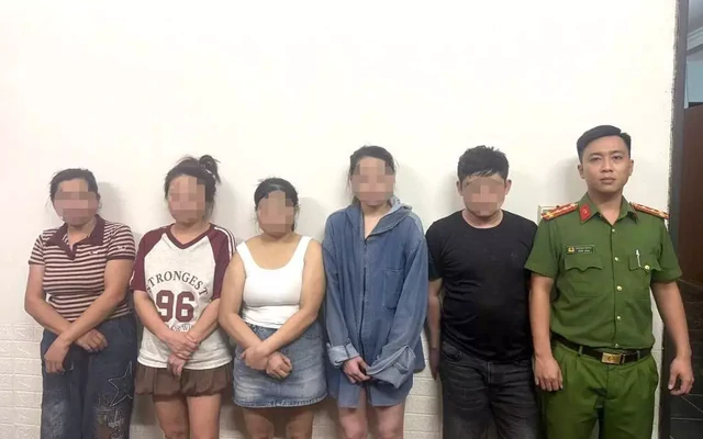 Khám xét nhà nghỉ Phú Đạt, công an bắt Trần Xuân Đạt SN 2000 và 2 người