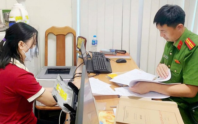 Trích xuất 4.097 tệp dữ liệu trên máy tính, nữ nhân viên phòng tiêm chủng thực hiện 176 giao dịch, thu lợi hơn 300 triệu đồng
