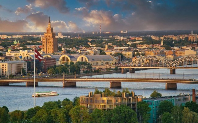 Kinh tế lao đao vì ‘quay lưng' với Moscow và viện trợ Ukraine, chính trị gia nước châu Âu kêu gọi quay lại làm ăn với Nga, đòi EU hỗ trợ tiền