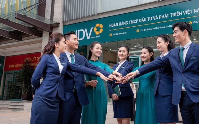 Vietcombank, VietinBank, BIDV, Agribank: Ngân hàng nào chi nhiều tiền nhất cho nhân viên?