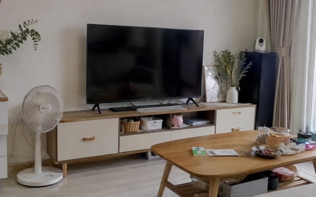 Vì sao ngày càng nhiều gia đình không còn đặt tivi lên kệ? 2 cách bố trí đang phổ biến trong nhà hiện đại