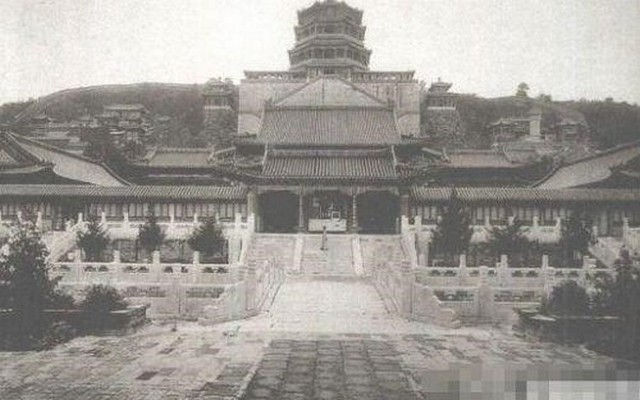 Đang xây tháp 9 tầng, Càn Long bất ngờ ra lệnh dừng: 8 chữ bí ẩn dưới lòng đất khiến hoàng đế sợ hãi