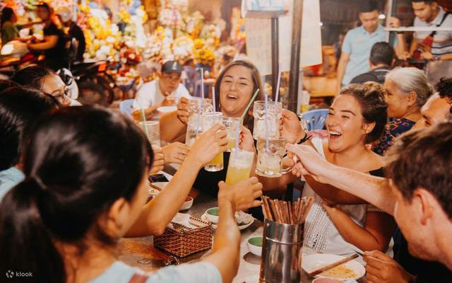 Vượt qua Kuala Lumpur và Jakarta, một thành phố Việt Nam bất ngờ đứng top 1 thế giới về ẩm thực đường phố