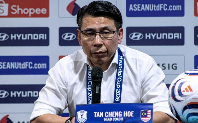 Thua 0-4 tuyển Việt Nam, HLV Malaysia than thở: "Nếu đủ quân, chúng tôi có thể đá ngang ngửa họ"