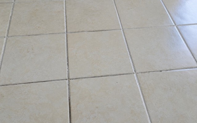 Vì sao ngày càng nhiều gia đình không còn dùng ron gạch màu trắng? 2 lựa chọn đang được ưu tiên hơn khi lát sàn