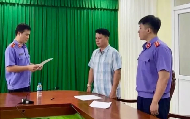 Nhóm cựu cán bộ 'đổi trắng thay đen' hồ sơ vụ tai nạn khiến vụ nữ sinh tử vong ở Vĩnh Long như thế nào?