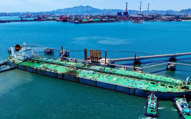 Gần 1 triệu thùng dầu Nga chuyển hướng khỏi Ấn Độ mỗi ngày, Trung Quốc lập tức tăng tốc gom hàng