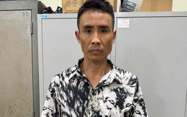 Tạm giữ hình sự người đàn ông xăm trổ đánh nam thanh niên trên phố Hà Nội