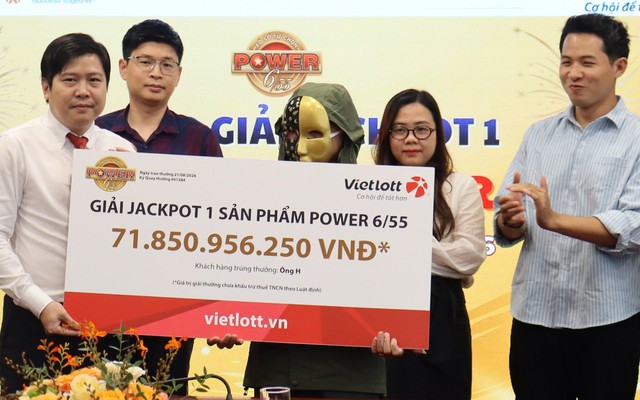 Người "ẵm" độc đắc gần 72 tỷ đồng đã trúng số hơn 1.100 lần