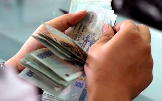 Công an điều tra giao dịch nhận 43.090.000 đồng của người phụ nữ SN 1971 ở Hà Nội, liên quan tới người đàn ông SN 1981 cư trú cùng xã