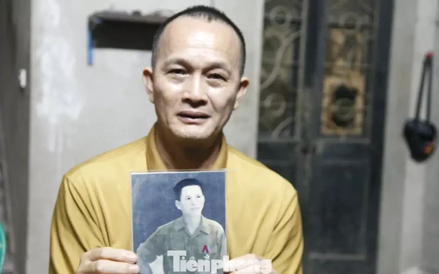 Vụ bà cụ 72 tuổi nhận ra bức ảnh chôn cùng liệt sĩ: Con trai liệt sĩ nghẹn ngào mong tìm được cha
