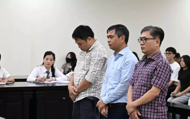 Cựu hiệu trưởng 'ăn chặn' tiền hỗ trợ A80 của gần 1.000 sinh viên bị tuyên án 3 năm tù