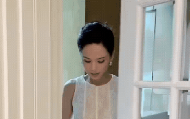 "Tiểu Long Nữ" Lý Nhược Đồng làm gì mà nhan sắc lại trở nên phi lý thế này?